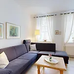 Strandblick In Binz, Direkt Am Mit Balkon Und Seitlichem Meerblick Appartement *