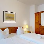 Strandblick In Binz, Direkt Am Mit Balkon Und Seitlichem Meerblick * Binz