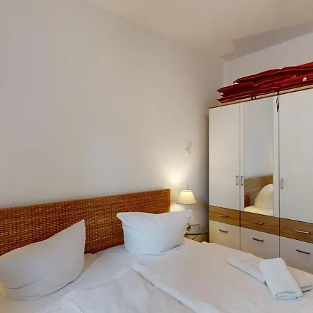 Villa Strandblick In Binz, Fewo Direkt Am Strand Mit Balkon Und Seitlichem Meerblick Binz