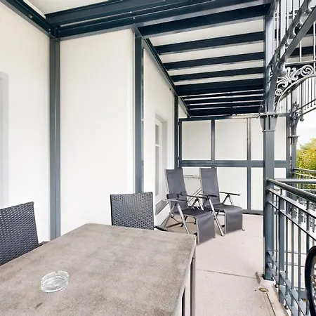 Villa Strandblick In Binz, Fewo Direkt Am Strand Mit Balkon Und Seitlichem Meerblick *