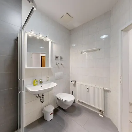 Apartamento Villa Strandblick In Binz, Fewo Direkt Am Strand Mit Balkon Und Seitlichem Meerblick Binz