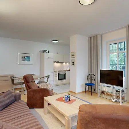 Villa Strandblick In Binz, Fewo Direkt Am Strand Mit Balkon Und Seitlichem Meerblick Apartamento *