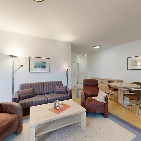 Villa Strandblick In Binz, Fewo Direkt Am Strand Mit Balkon Und Seitlichem Meerblick *