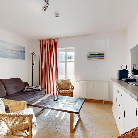Strandblick In Binz, Fewos Direkt Am Mit Balkon Und Teilweise Mit Meerblick Binz
