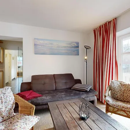 Strandblick In Binz, Fewos Direkt Am Mit Balkon Und Teilweise Mit Meerblick Apartment