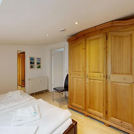 Villa Strandblick In Binz, Fewo Direkt Am Strand Mit Balkon Und Seitlichem Meerblick Binz