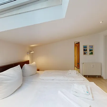 Apartment Strandblick In Binz, Fewos Direkt Am Mit Balkon Und Teilweise Mit Meerblick