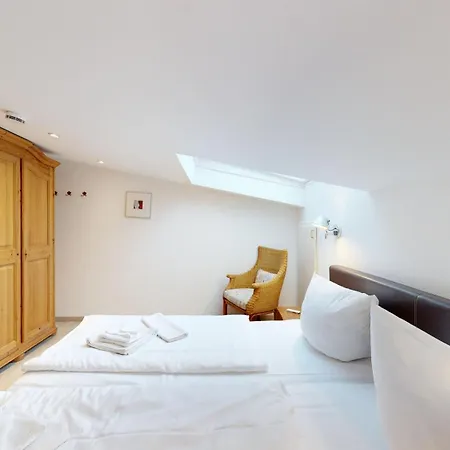 Villa Strandblick In Binz, Fewo Direkt Am Strand Mit Balkon Und Seitlichem Meerblick Binz