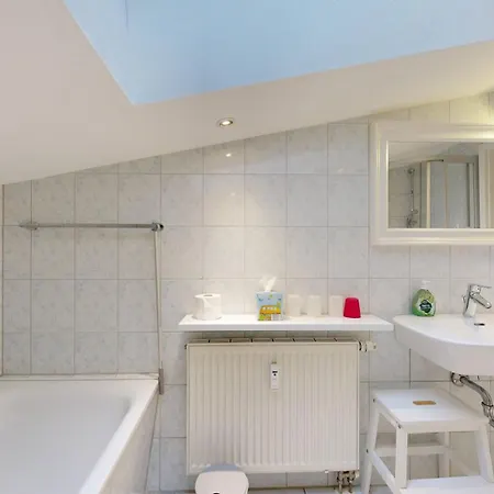 Apartmán Villa Strandblick In Binz, Fewo Direkt Am Strand Mit Balkon Und Seitlichem Meerblick *