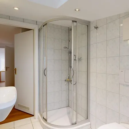 Apartamento Villa Strandblick In Binz, Fewo Direkt Am Strand Mit Balkon Und Seitlichem Meerblick *