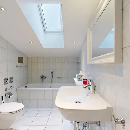 Villa Strandblick In Binz, Fewo Direkt Am Strand Mit Balkon Und Seitlichem Meerblick Apartmán Binz