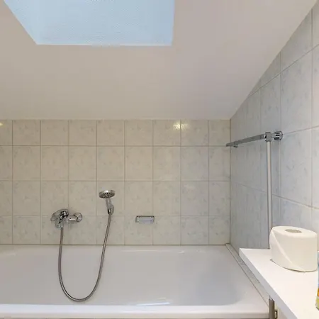 Apartamento Villa Strandblick In Binz, Fewo Direkt Am Strand Mit Balkon Und Seitlichem Meerblick *