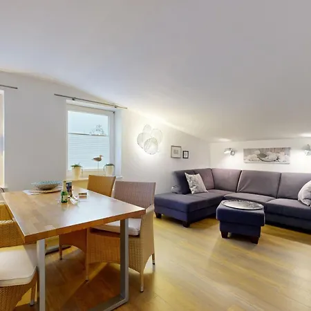 Villa Strandblick In Binz, Fewo Direkt Am Strand Mit Balkon Und Seitlichem Meerblick * Binz