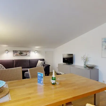 Villa Strandblick In Binz, Fewo Direkt Am Strand Mit Balkon Und Seitlichem Meerblick Apartamento *