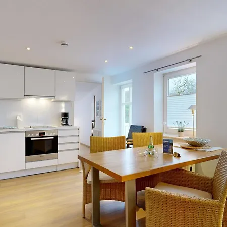 Villa Strandblick In Binz, Fewo Direkt Am Strand Mit Balkon Und Seitlichem Meerblick Apartamento Binz