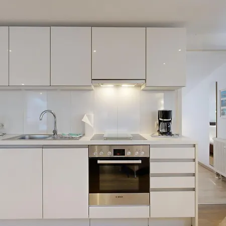 Villa Strandblick In Binz, Fewo Direkt Am Strand Mit Balkon Und Seitlichem Meerblick