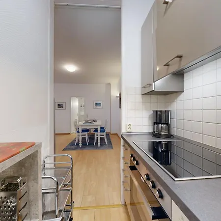 Villa Strandblick In Binz, Fewo Direkt Am Strand Mit Balkon Und Seitlichem Meerblick Apartamento Binz