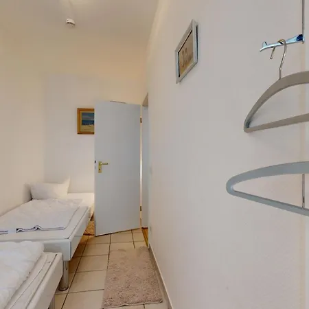 Apartmán Villa Strandblick In Binz, Fewo Direkt Am Strand Mit Balkon Und Seitlichem Meerblick Binz