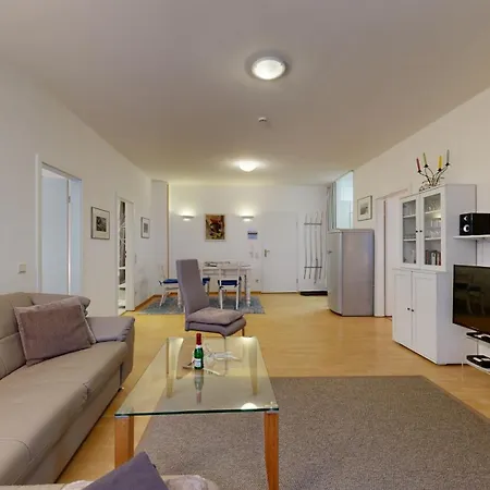 Villa Strandblick In Binz, Fewo Direkt Am Strand Mit Balkon Und Seitlichem Meerblick *