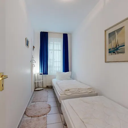 Villa Strandblick In Binz, Fewo Direkt Am Strand Mit Balkon Und Seitlichem Meerblick Apartmán Binz