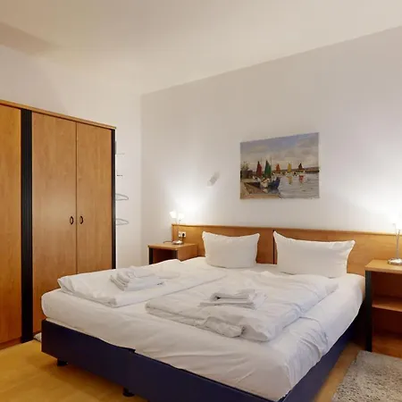 Villa Strandblick In Binz, Fewo Direkt Am Strand Mit Balkon Und Seitlichem Meerblick Binz