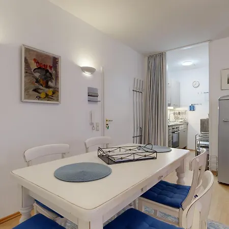 Villa Strandblick In Binz, Fewo Direkt Am Strand Mit Balkon Und Seitlichem Meerblick Binz