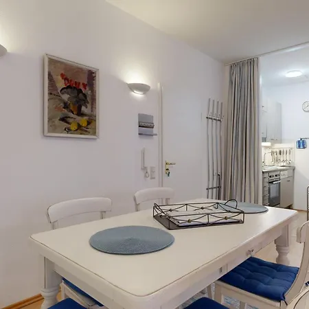 Apartmán Villa Strandblick In Binz, Fewo Direkt Am Strand Mit Balkon Und Seitlichem Meerblick Binz