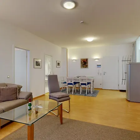 Strandblick In Binz, Fewos Direkt Am Mit Balkon Und Teilweise Mit Meerblick Apartment *