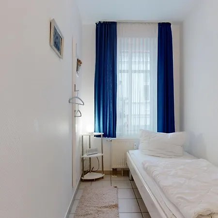 Apartmán Villa Strandblick In Binz, Fewo Direkt Am Strand Mit Balkon Und Seitlichem Meerblick Binz