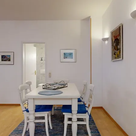 Villa Strandblick In Binz, Fewo Direkt Am Strand Mit Balkon Und Seitlichem Meerblick