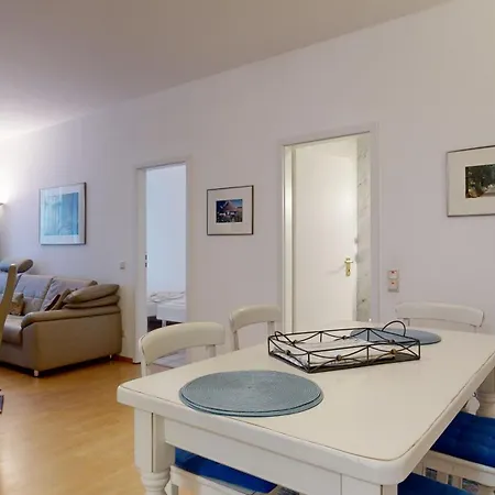 Villa Strandblick In Binz, Fewo Direkt Am Strand Mit Balkon Und Seitlichem Meerblick * Binz