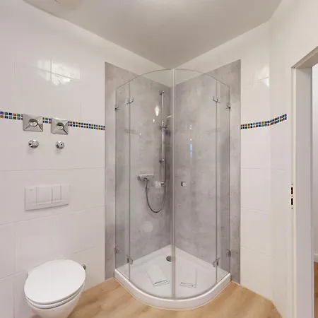 Villa Strandblick In Binz, Fewo Direkt Am Strand Mit Balkon Und Seitlichem Meerblick * Binz