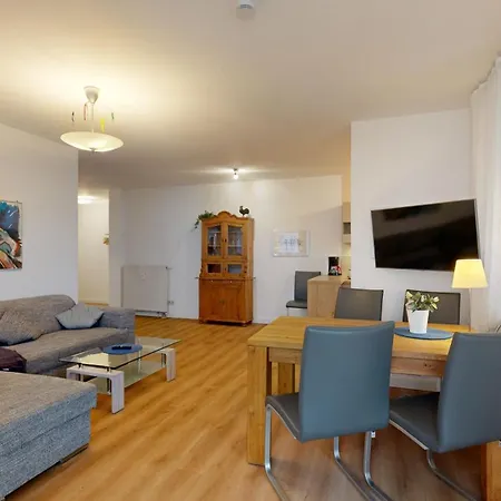 Villa Strandblick In Binz, Fewo Direkt Am Strand Mit Balkon Und Seitlichem Meerblick Apartmán Binz