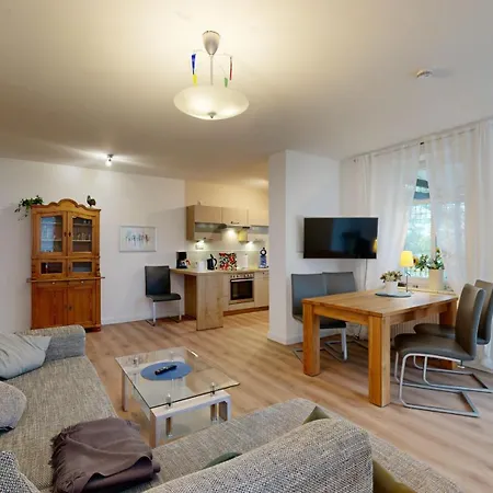 Villa Strandblick In Binz, Fewo Direkt Am Strand Mit Balkon Und Seitlichem Meerblick Binz