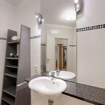 Villa Strandblick In Binz, Fewo Direkt Am Strand Mit Balkon Und Seitlichem Meerblick * Binz