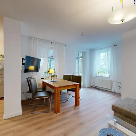 Villa Strandblick In Binz, Fewo Direkt Am Strand Mit Balkon Und Seitlichem Meerblick * Binz