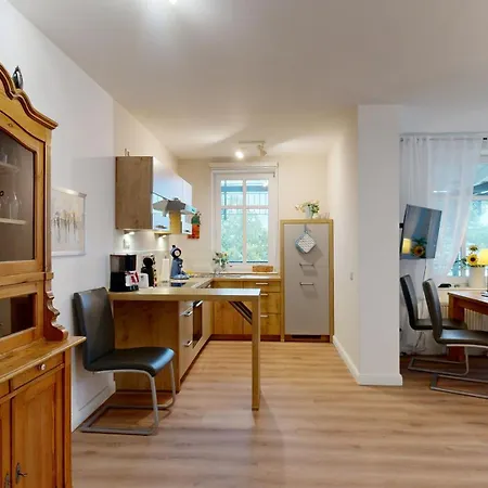 Villa Strandblick In Binz, Fewo Direkt Am Strand Mit Balkon Und Seitlichem Meerblick Apartamento Binz