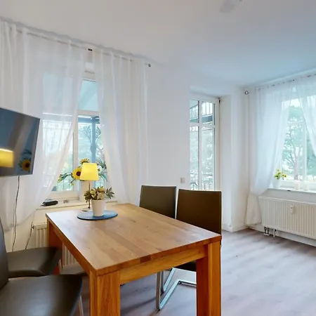 Apartmán Villa Strandblick In Binz, Fewo Direkt Am Strand Mit Balkon Und Seitlichem Meerblick
