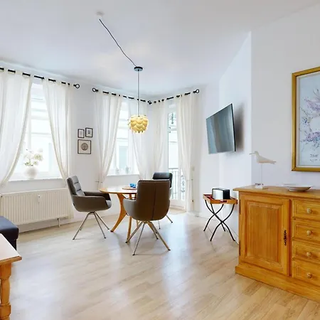 Strandblick In Binz, Direkt Am Mit Balkon Und Seitlichem Meerblick Binz